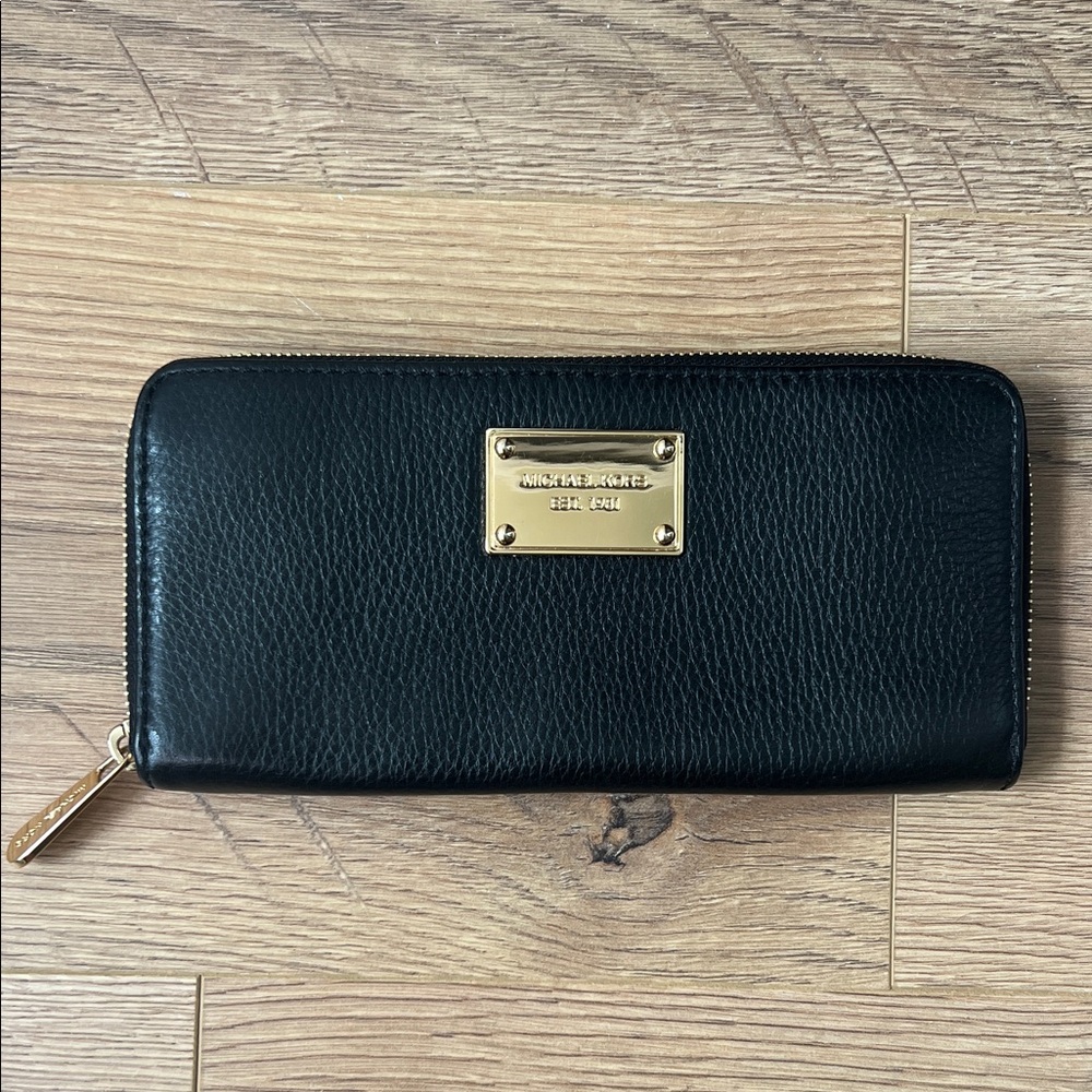 Michael Kors Black Leather Zip Wallet